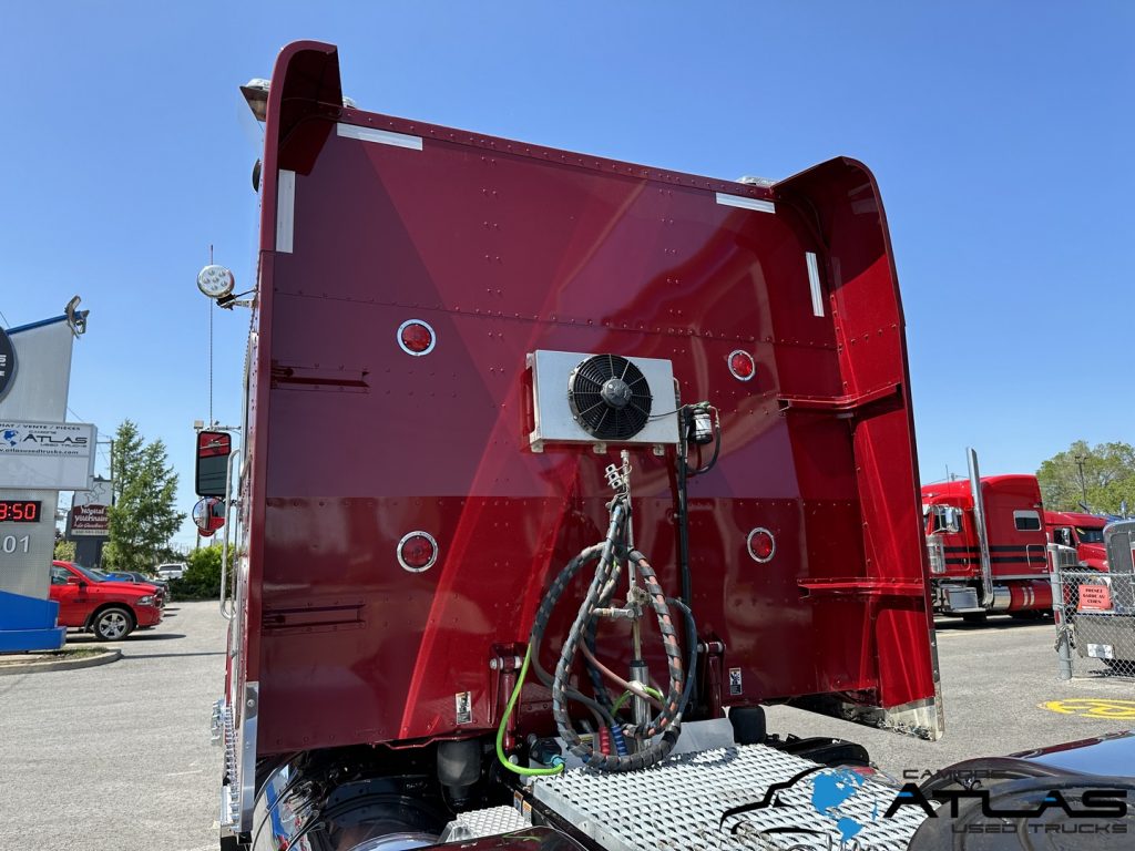 Peterbilt 389 2023 Cummins x15 605HP, Tripac, Sleeper 78 », Stock